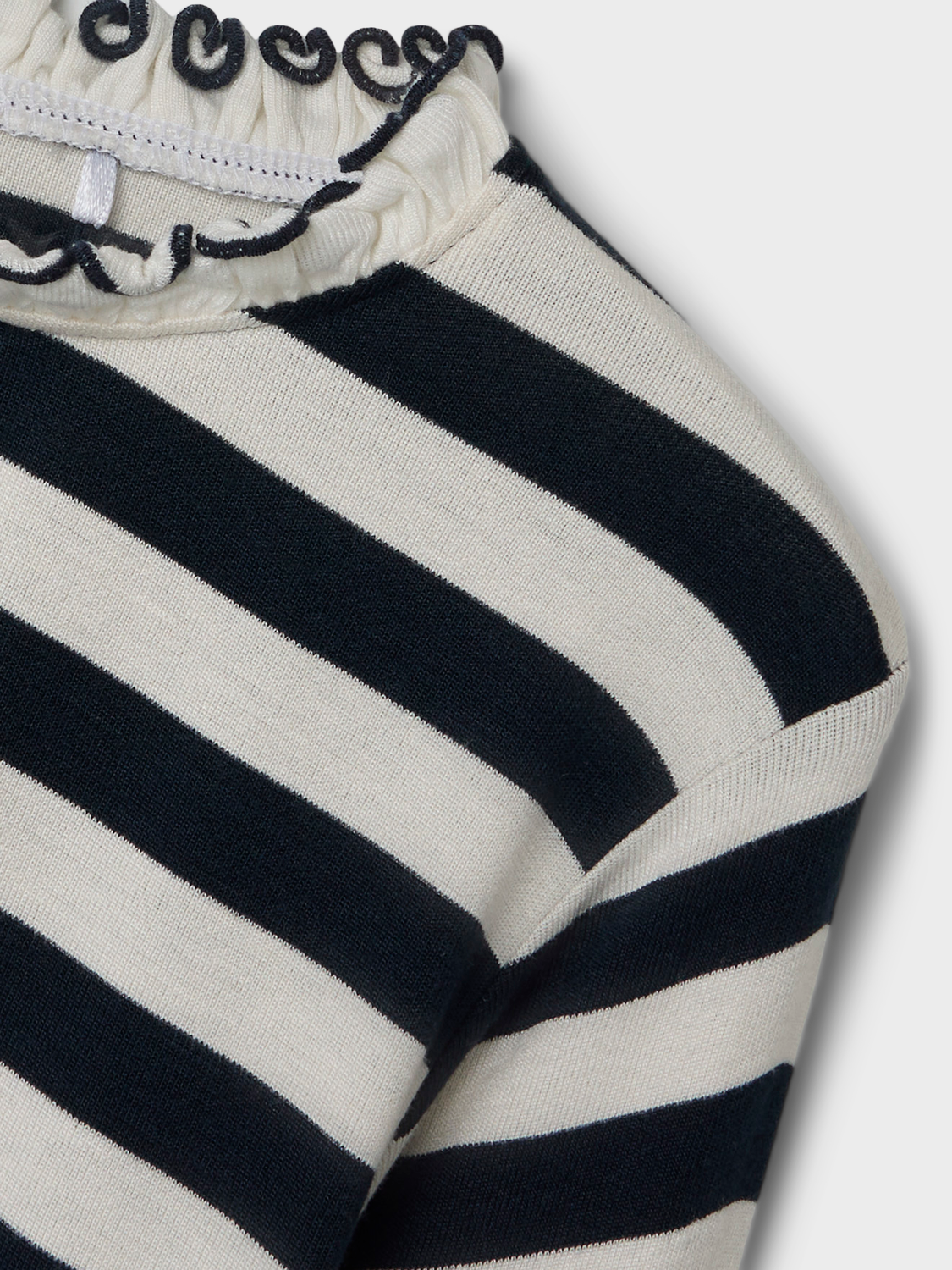 model_shot-front_full